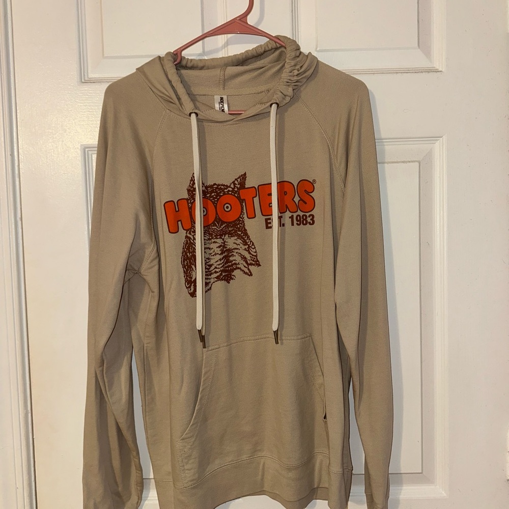 Hooters Tan Pullover Sweater with Graphic Design